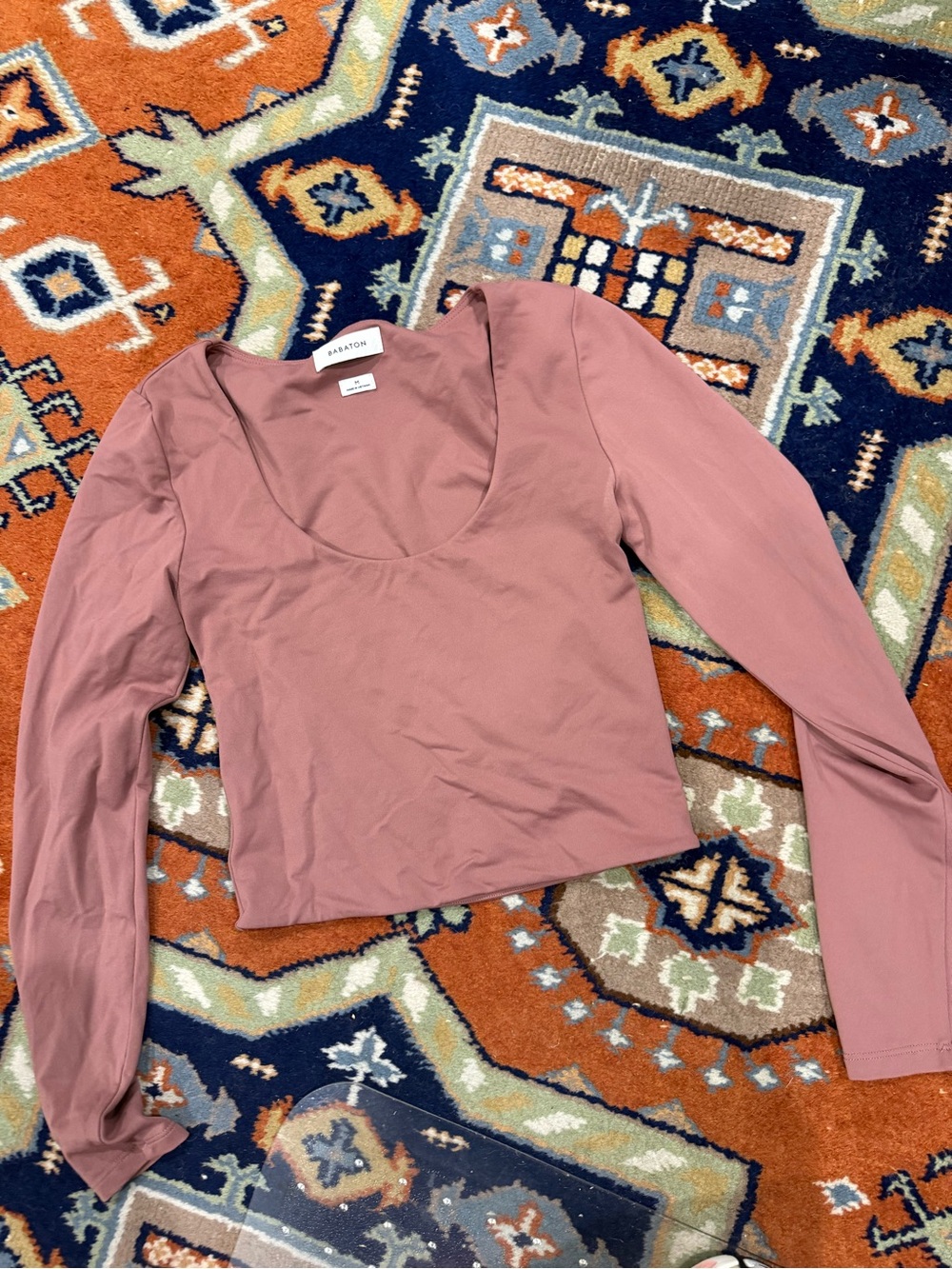 Aritzia Babaton Mauve rose Long-Sleeve Scoop Neck Crop Top medium